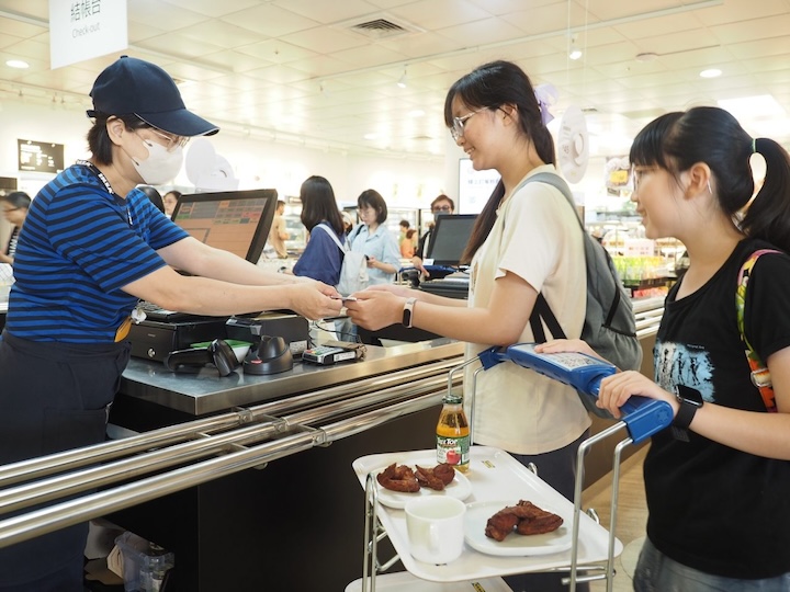 最生活感的微笑服務，60歲的她在IKEA找到家庭與工作的平衡！